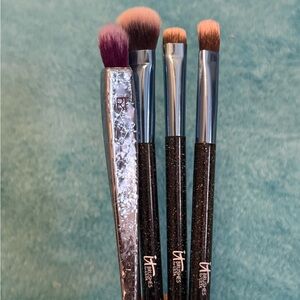 4 Eyeshadow Makeup Brushes, IT Cosmetics & Real Techniques